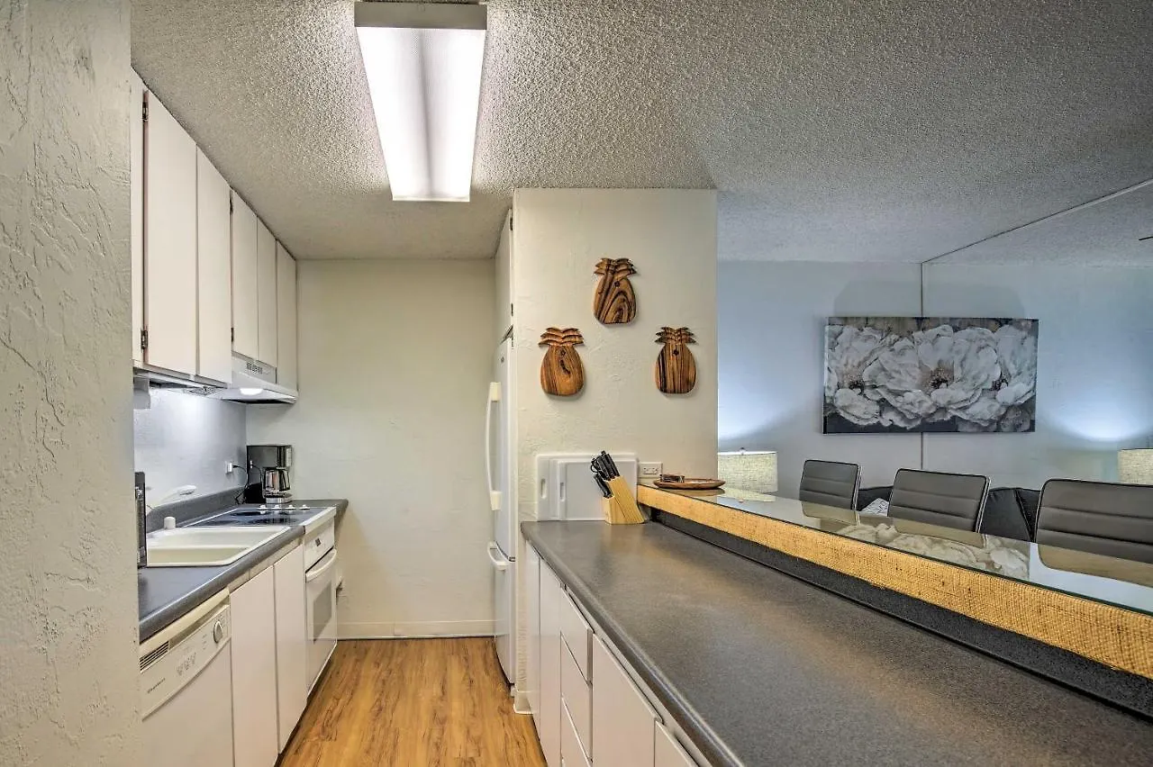 Breezy Condo With Screened Lanai In Kailua-Kona!