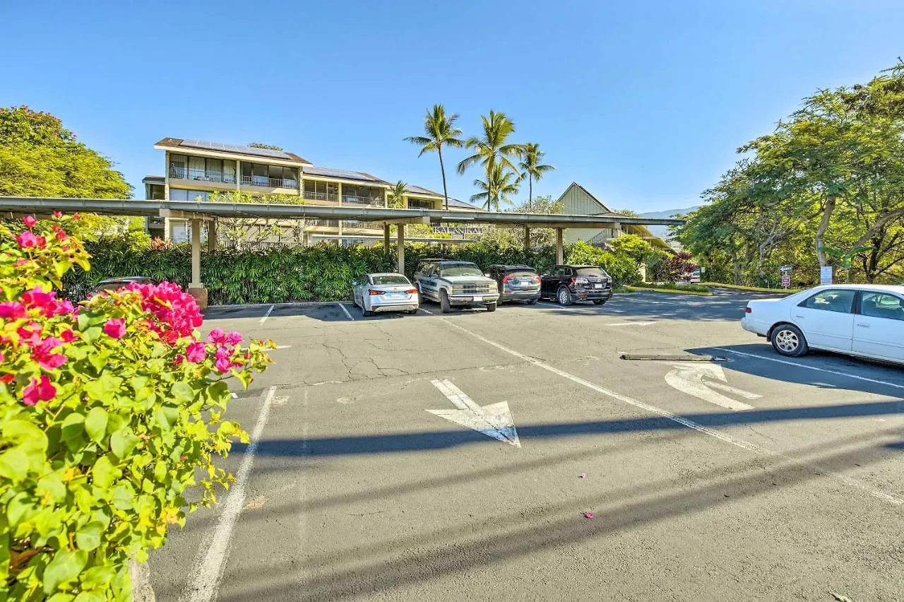 Breezy Condo With Screened Lanai In Kailua-Kona!